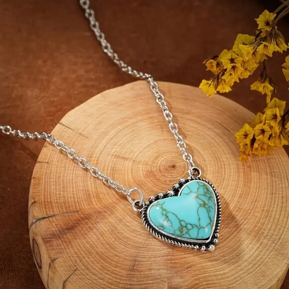 Elegant Turquoise Heart Necklace in Silver - Picture 5 of 5
